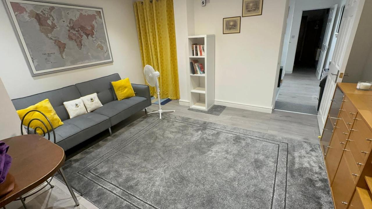 Entire One Double Bedroom Apartment London Eksteriør billede