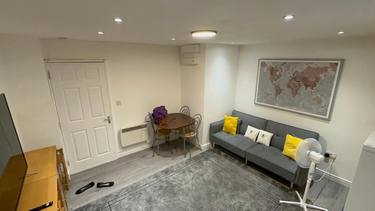 Entire One Double Bedroom Apartment London Eksteriør billede